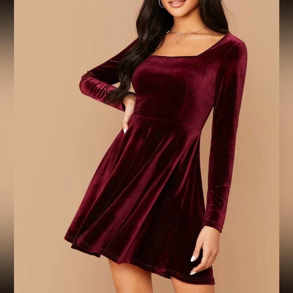 XL Burgundy maroon square neck long sleeve velvet mini